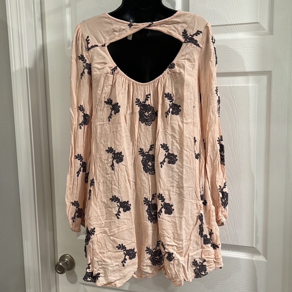 Peach and Gray Top - Picture 4 of 5